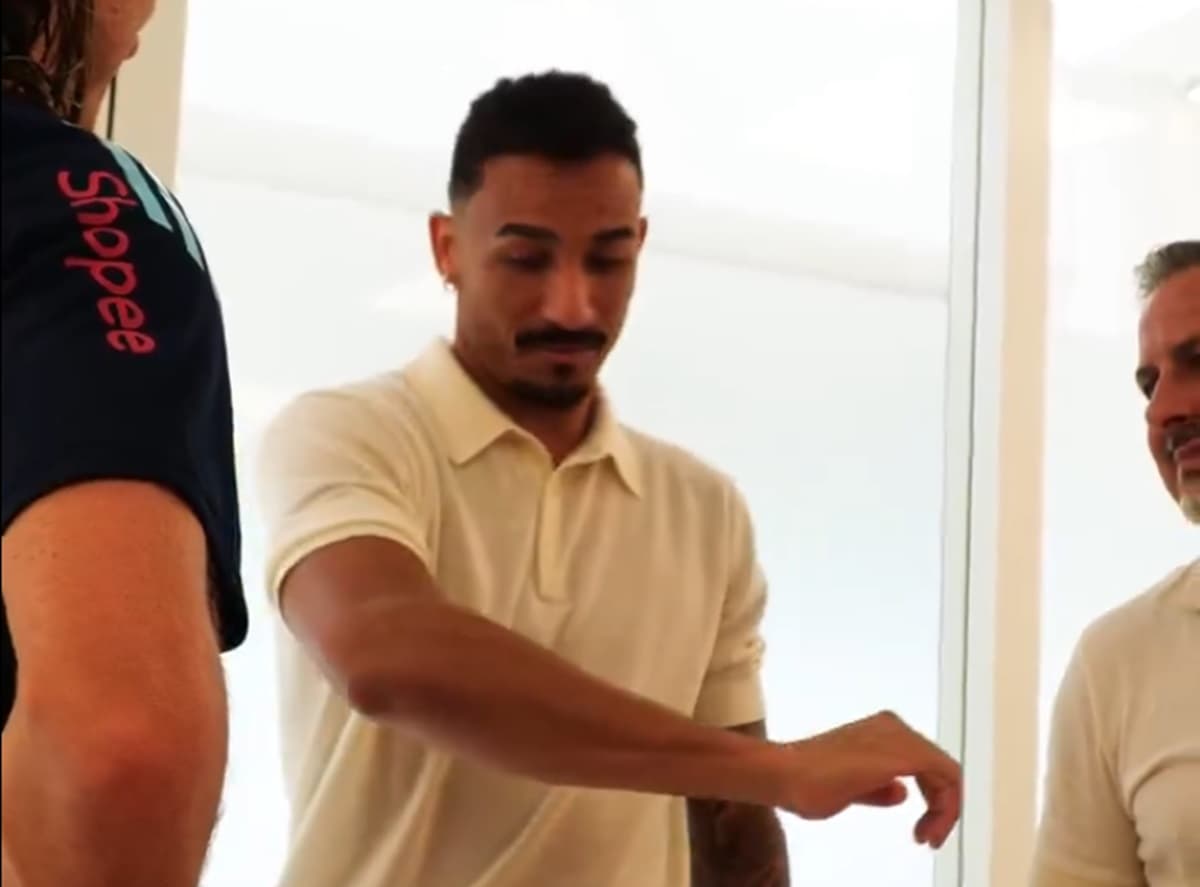 danilo em chegada no ninho do urubu