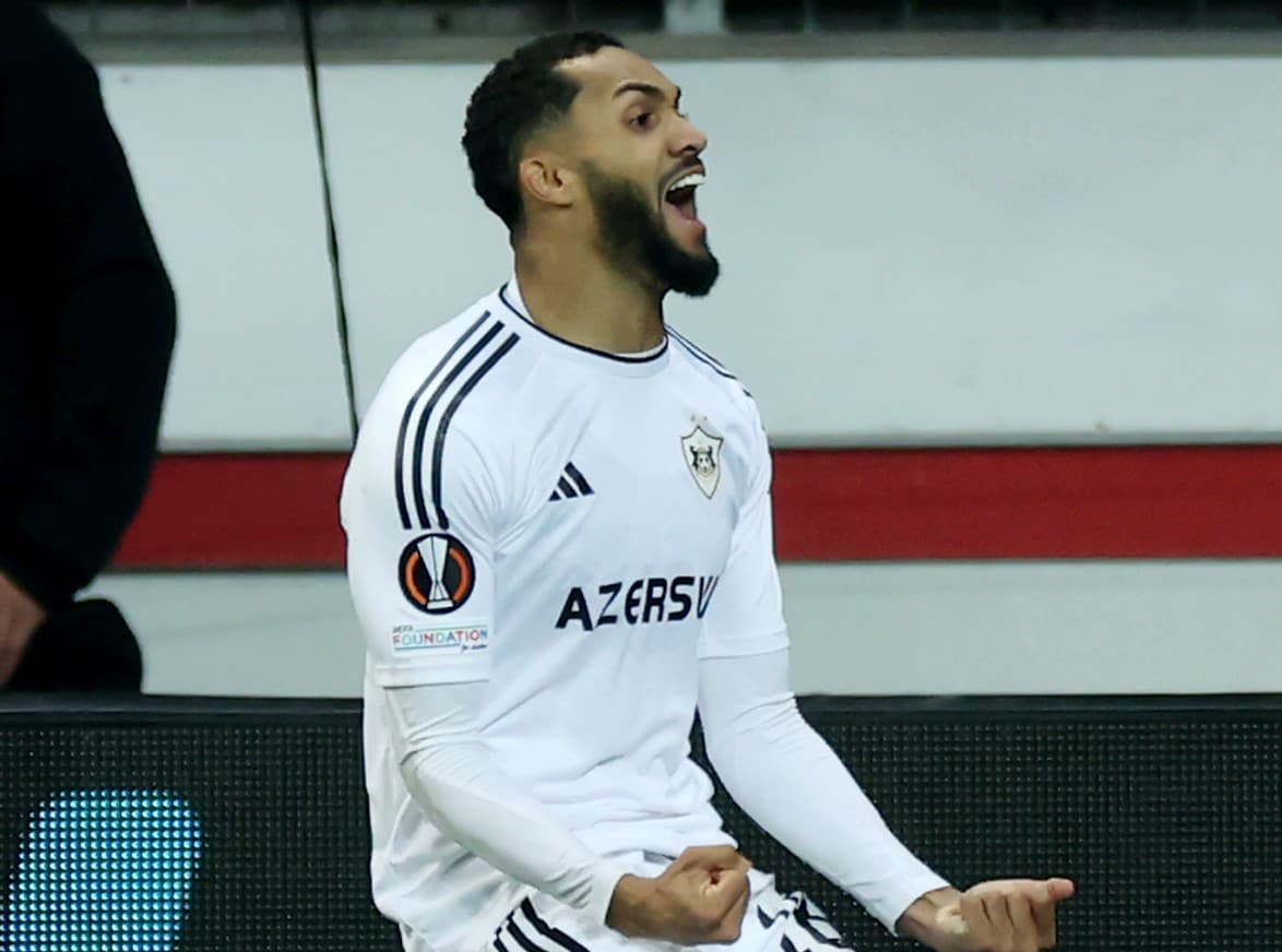 Juninho comemora gol pelo Qarabag na Europa League