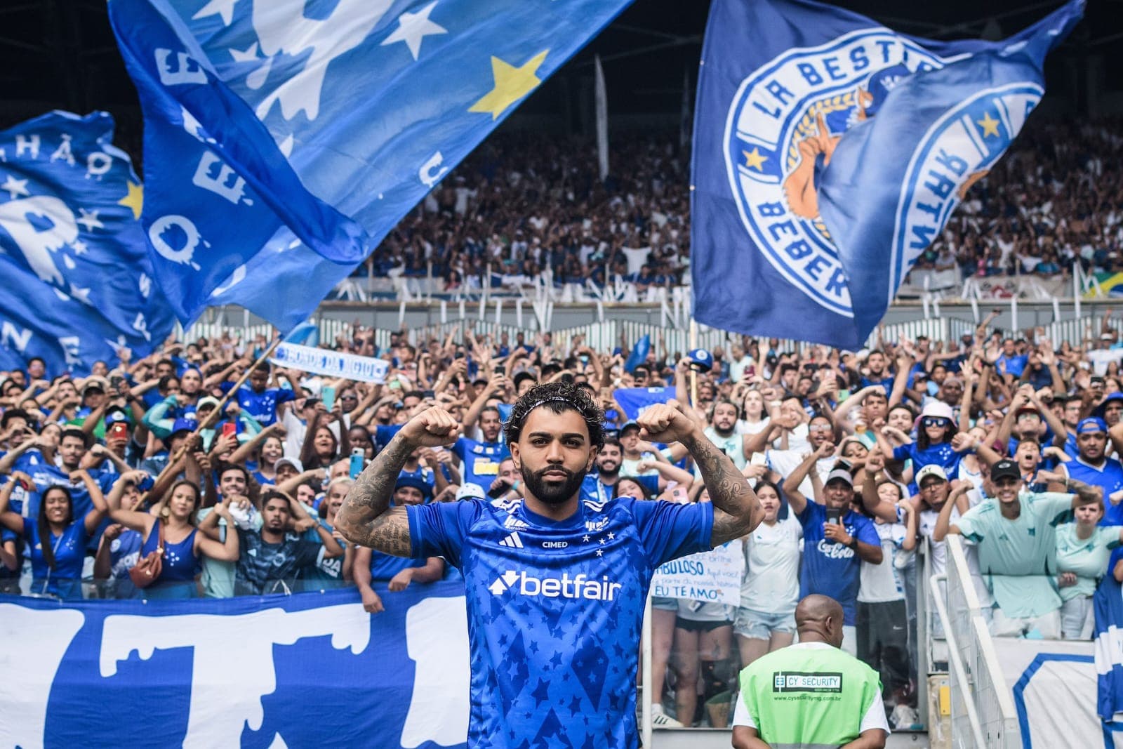Gabigol em apresentação no Cruzeiro