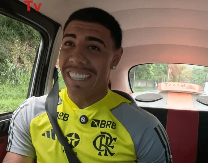 Iago, zagueiro do sub-20 do Flamengo, em entrevista no quadro De Carona com Smigol
