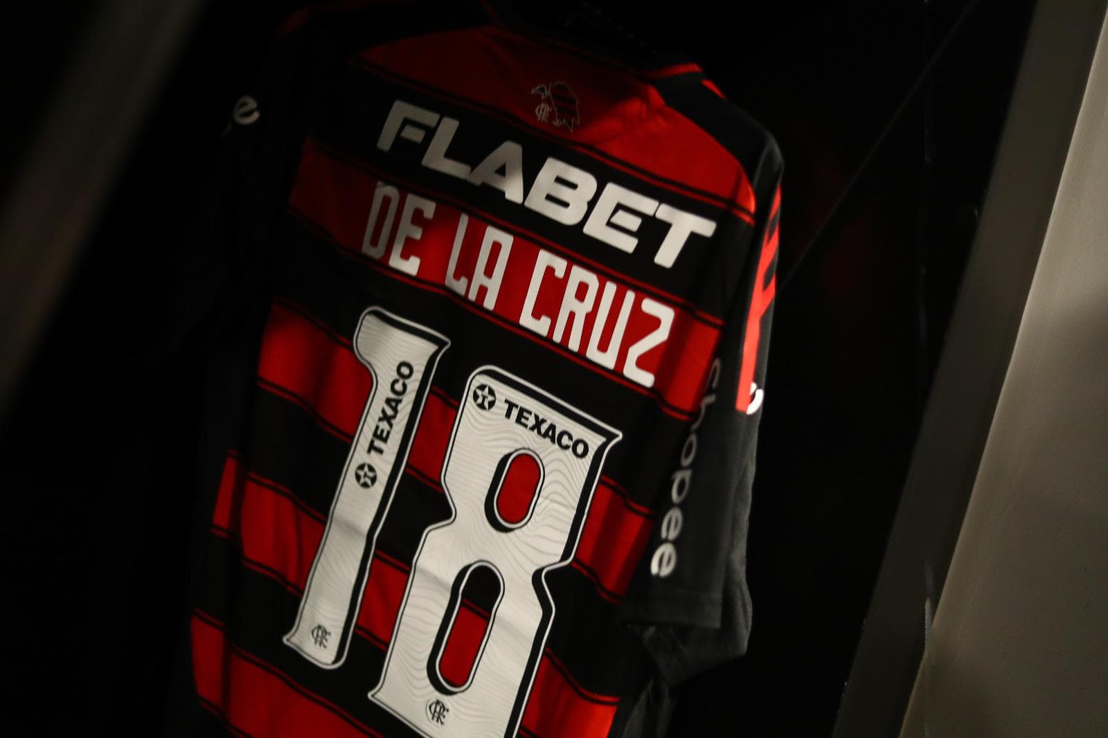 Imagem da nova camisa do Flamengo