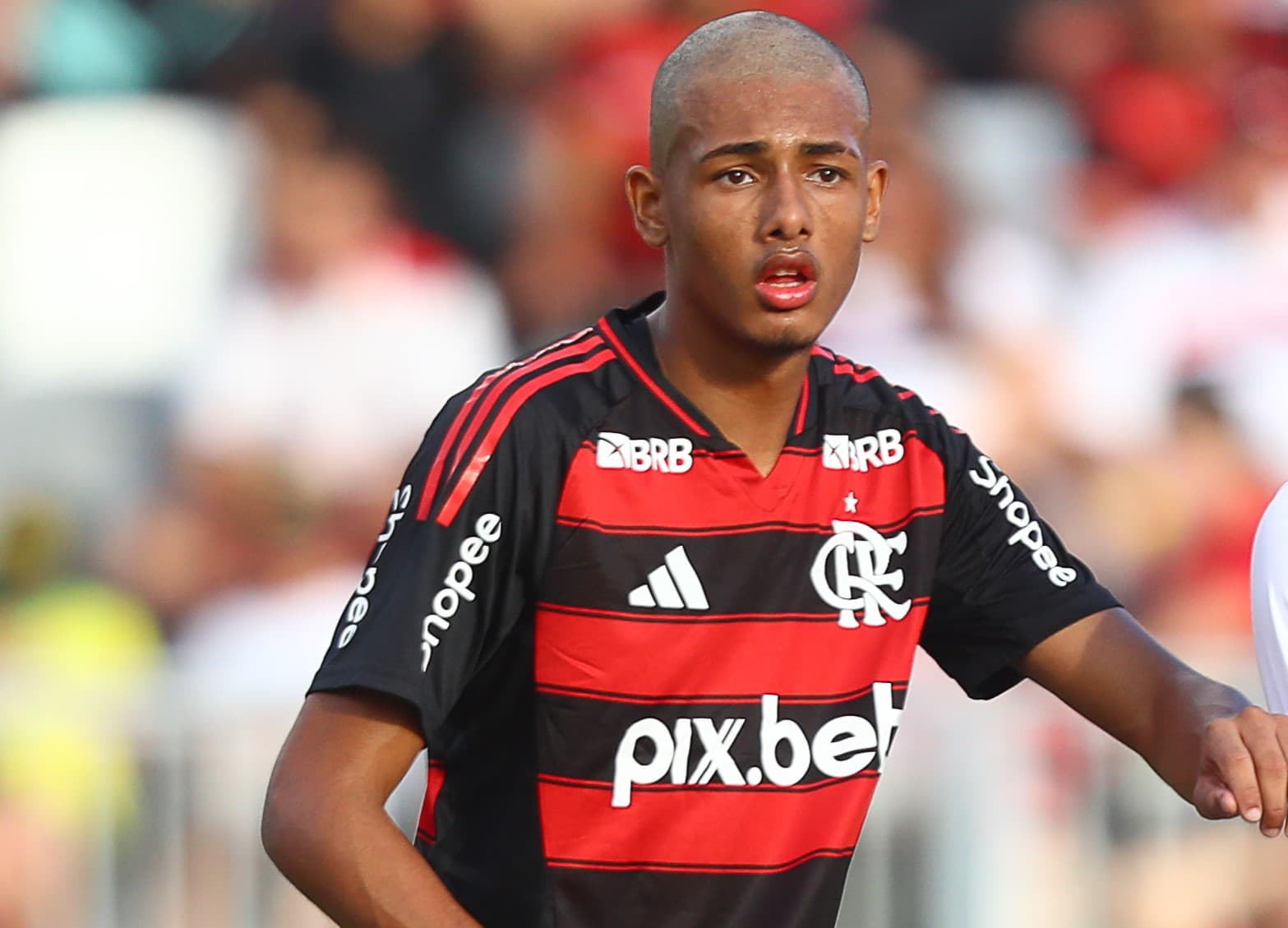 João Victor em campo em Flamengo x São Paulo nos EUA