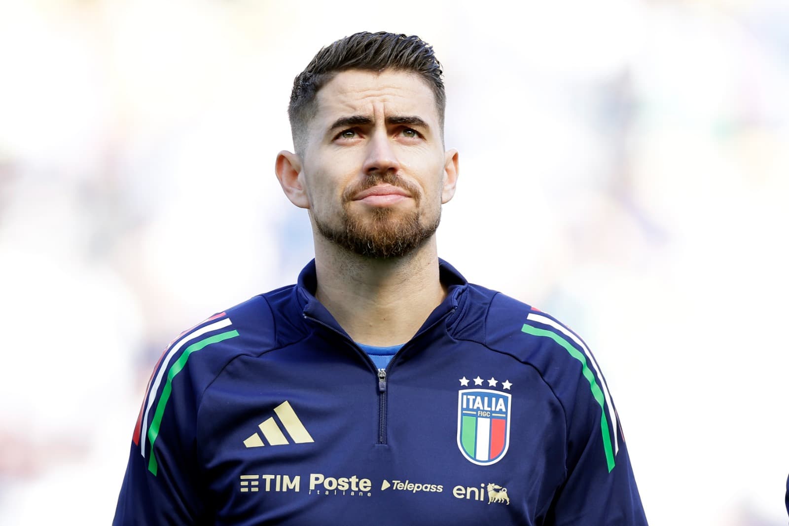 Jorginho perfilado no momento do hino em jogo da Seleção Italiana