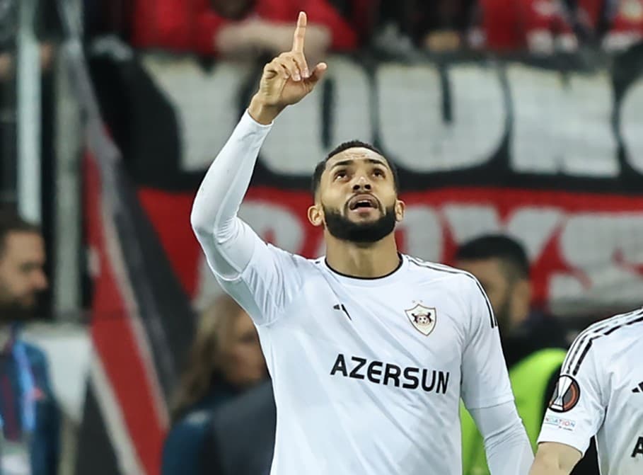 Juninho comemora gol pelo Qarabagh