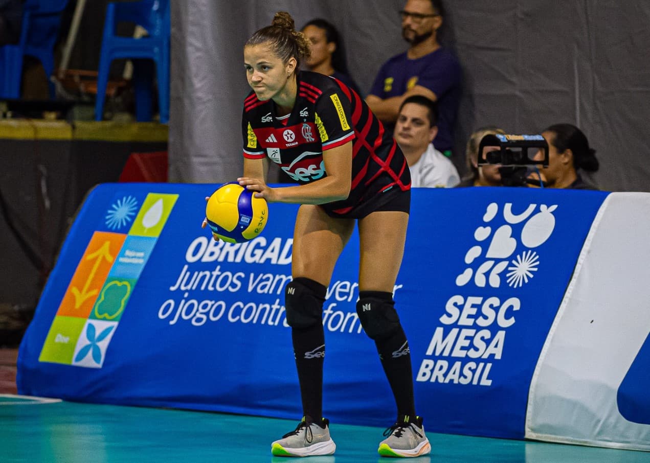 Karina Souza em quadra pelo Sesc Flamengo