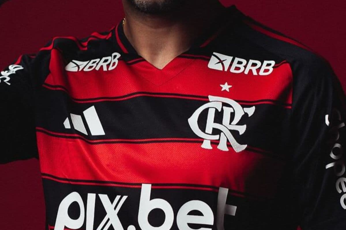 foto aproximada do manto rubro-negro de 2025