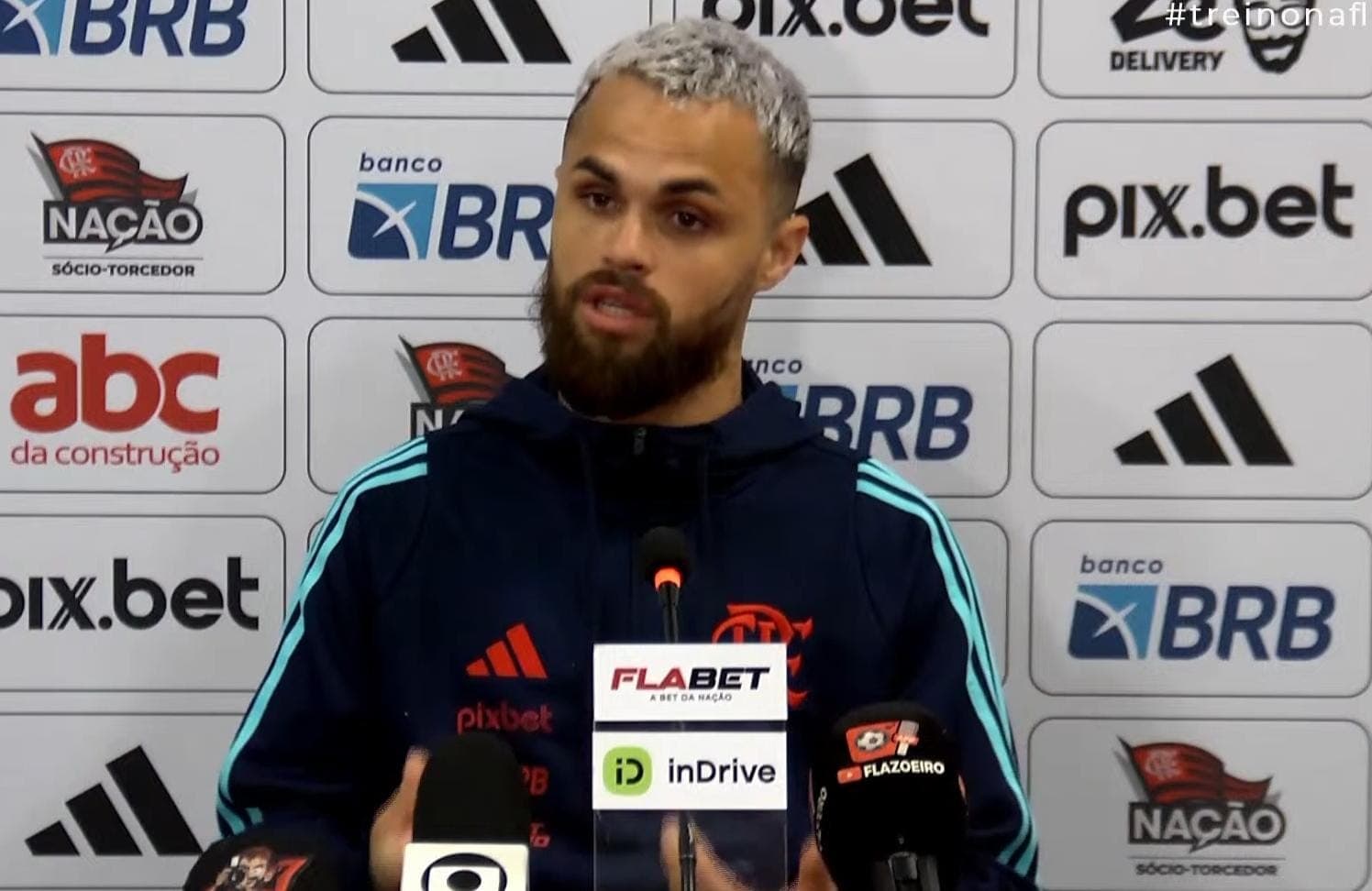 Michael em coletiva do Flamengo na Flórida