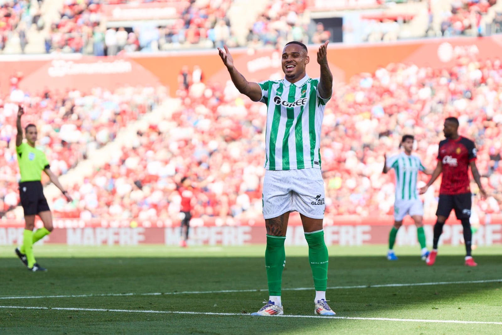Natan em campo pelo Real Betis