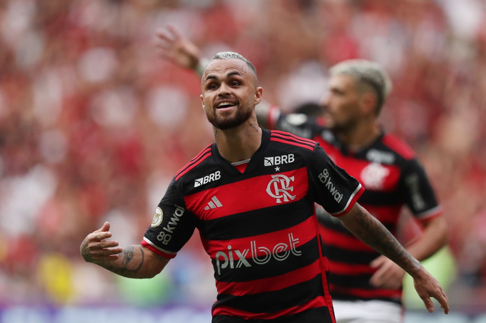 Michael comemora gol pelo Flamengo no Maracanã