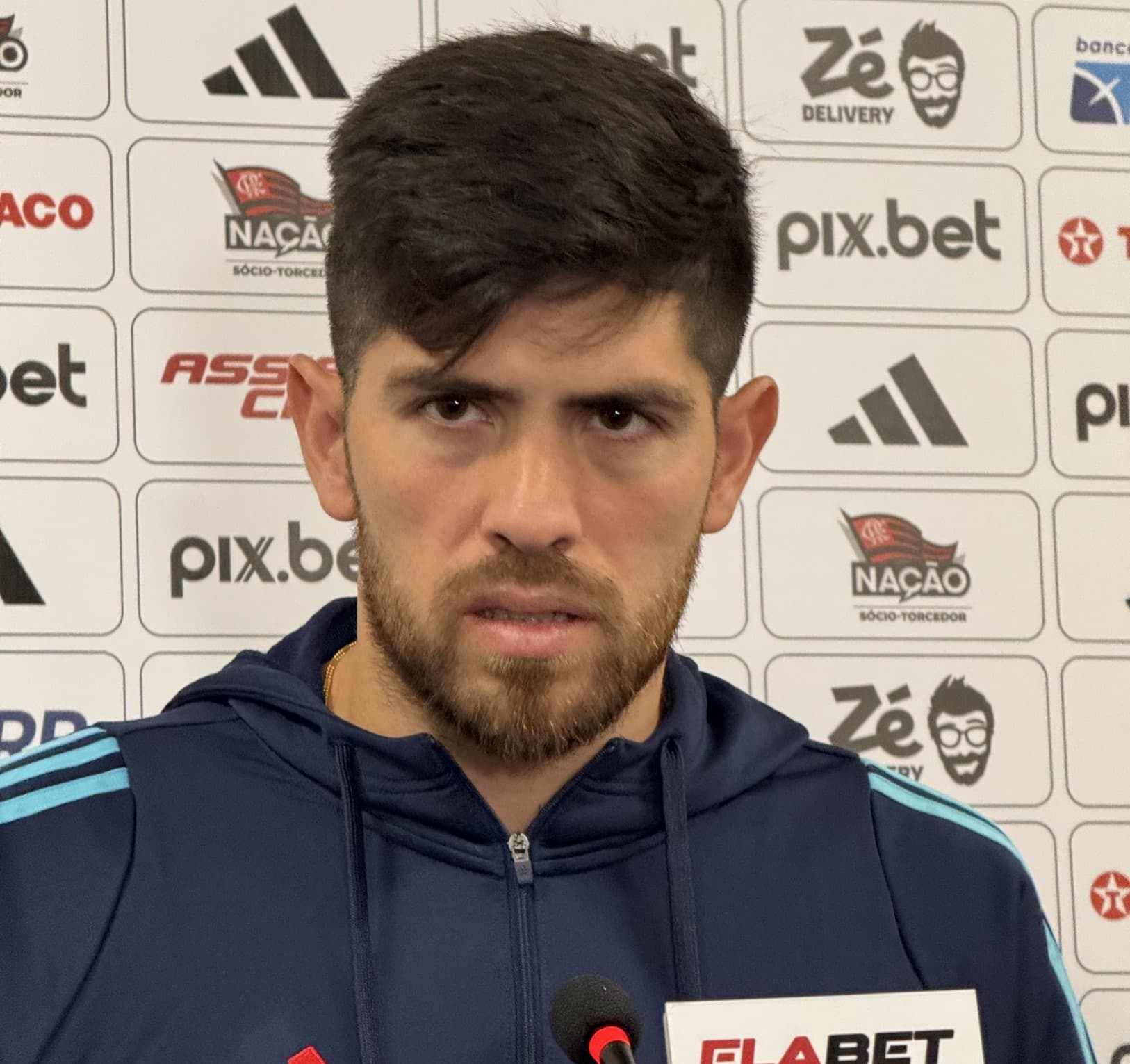 Rossi em coletiva do Flamengo