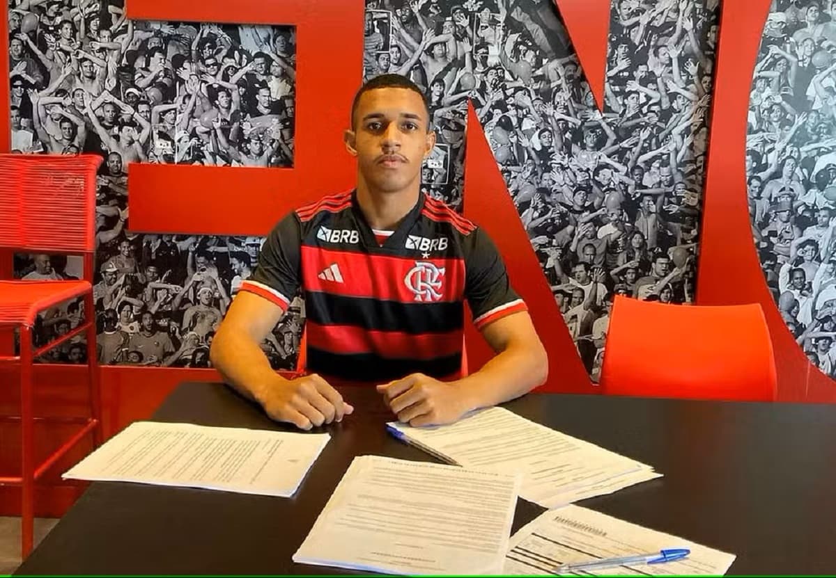 Thiago Medeiros assina contrato de empréstimo com o Flamengo até o fim de 2024