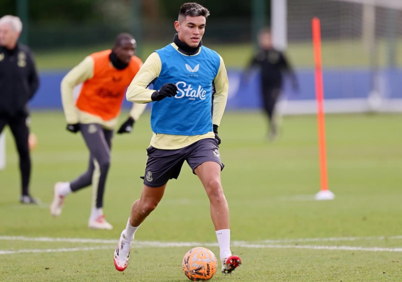 Alcaraz em treinamento no Everton