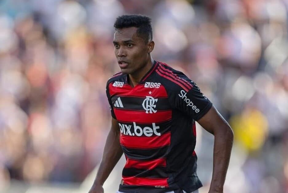Alex Sandro em campo pelo Flamengo