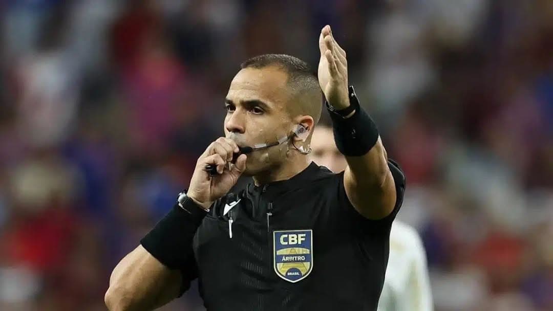 Árbitro Alex Gomes Stefano em partida