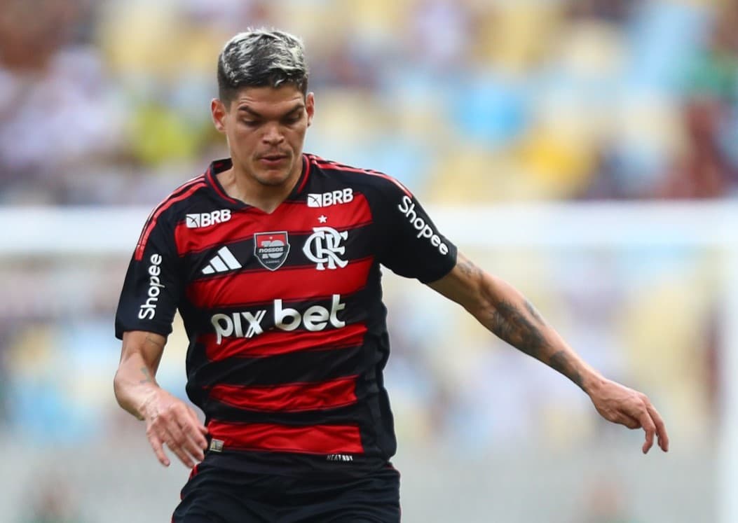 Ayrton Lucas no Fla x Flu