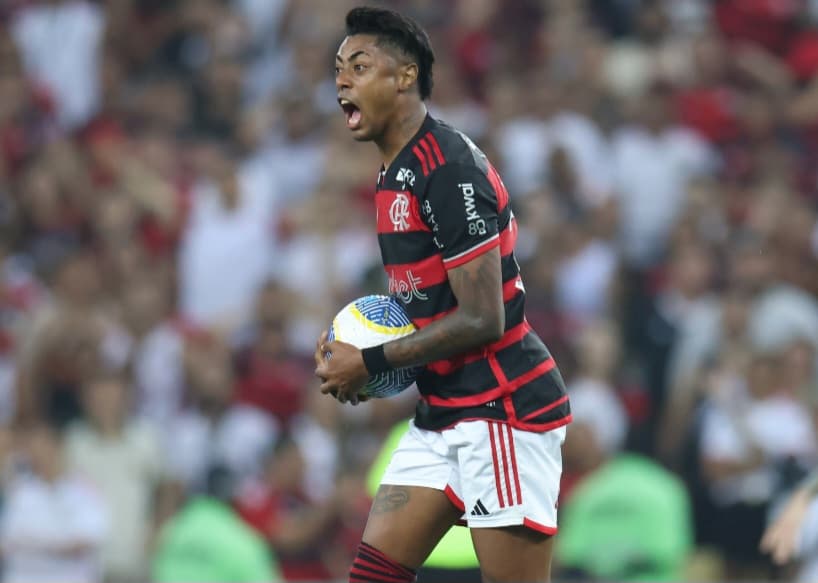 Bruno Henrique comemora gol pelo Flamengo