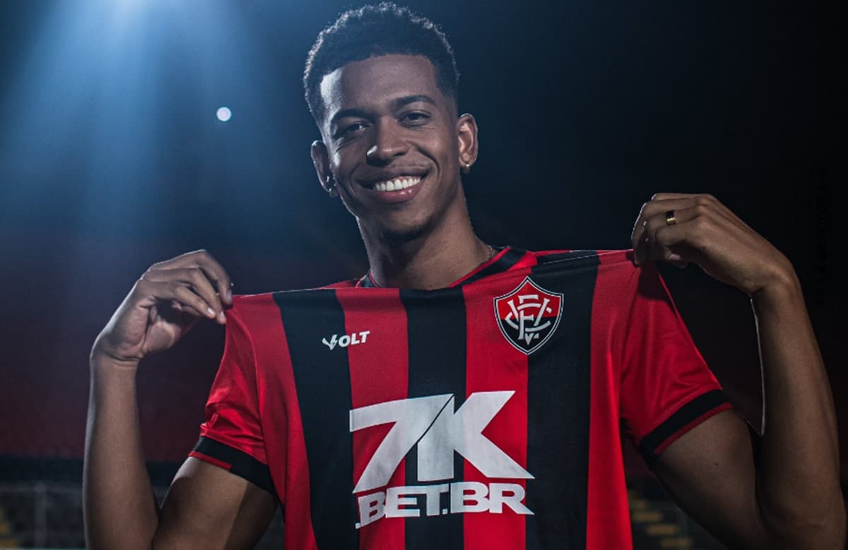 carlinhos ex-flamengo é apresentado no vitória