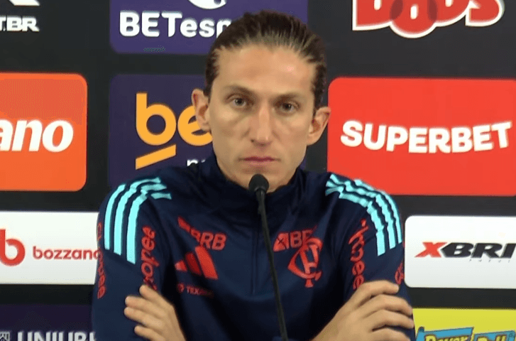 Filipe Luís durante a coletiva coletiva após o título do Flamengo na Supercopa