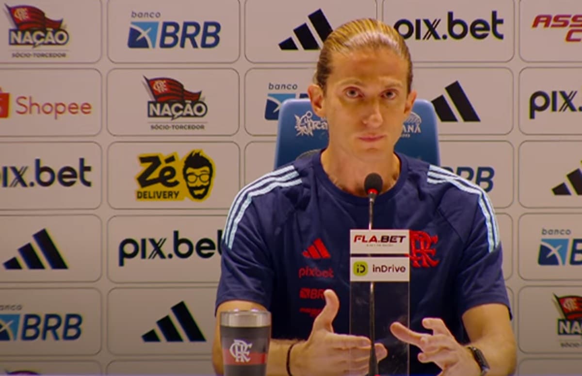 filipe luís dá entrevista coletiva no maracanã