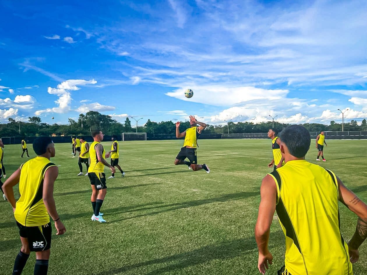 Elenco sub-20 do Flamengo treina no Paraguai para a Libertadores