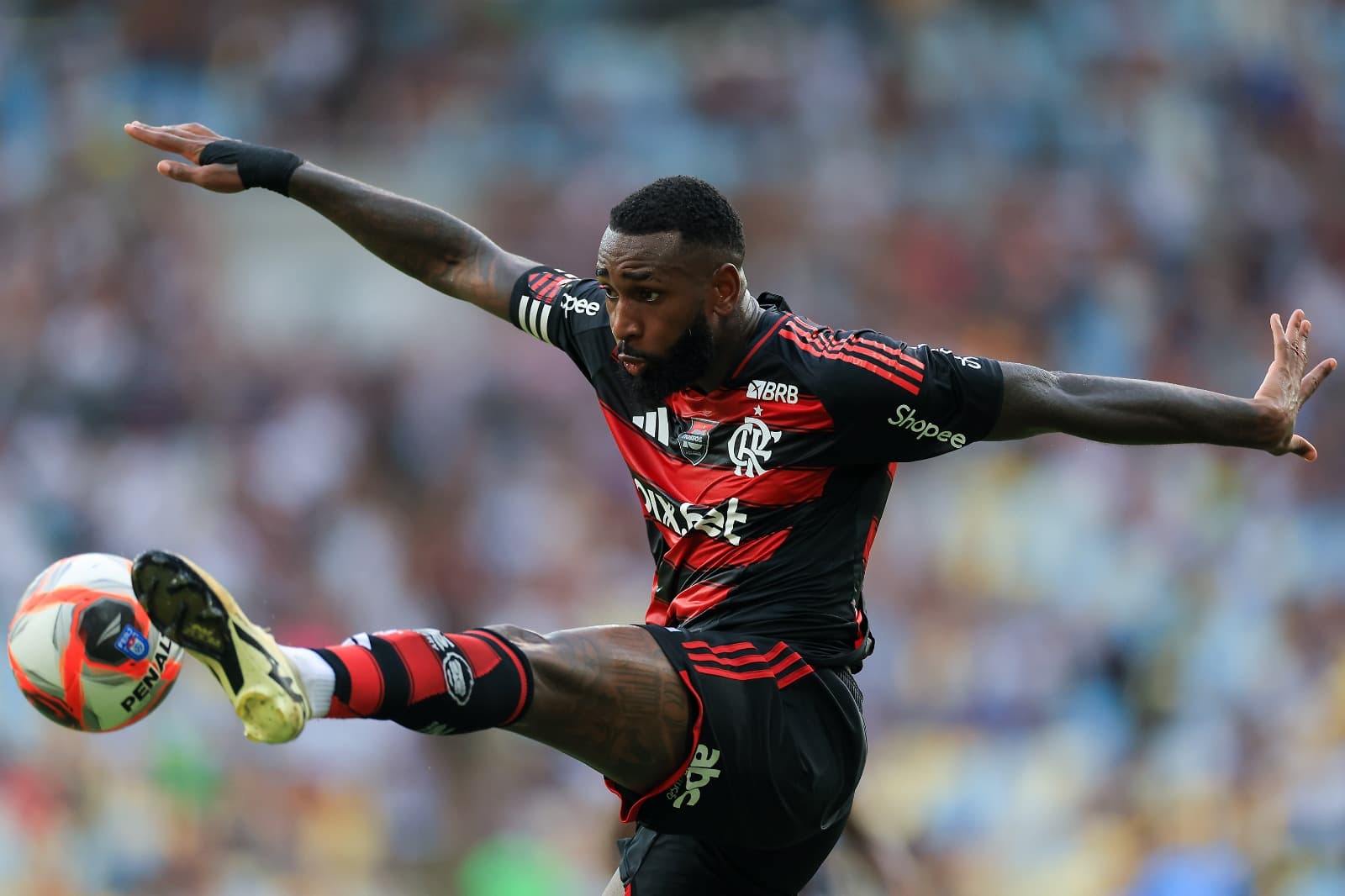 Gerson em jogo do Flamengo no Carioca