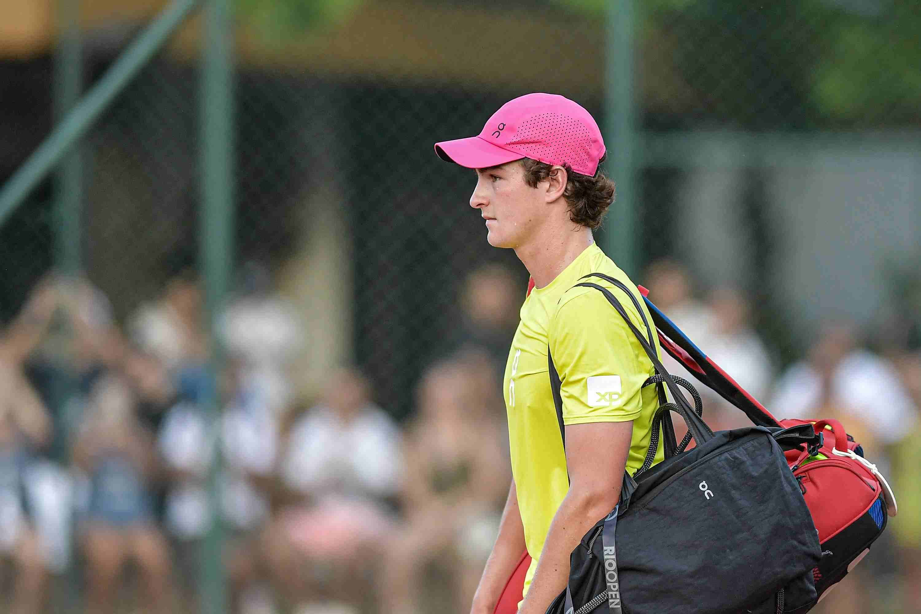 João Fonseca do Brasil participa de um treino durante o primeiro dia do Claro ATP 500 Rio Open 2025 no Jockey Club Brasileiro em 17 de fevereiro de 2025 no Rio de Janeiro, Brasil.