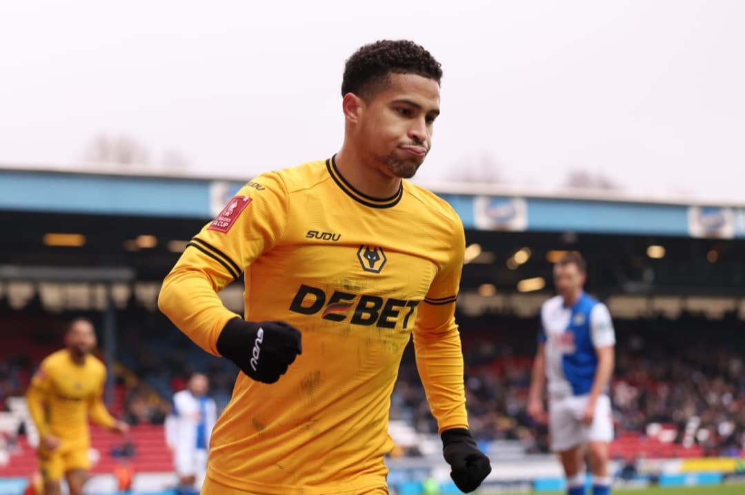 João Gomes em Blackburn x Wolverhampton