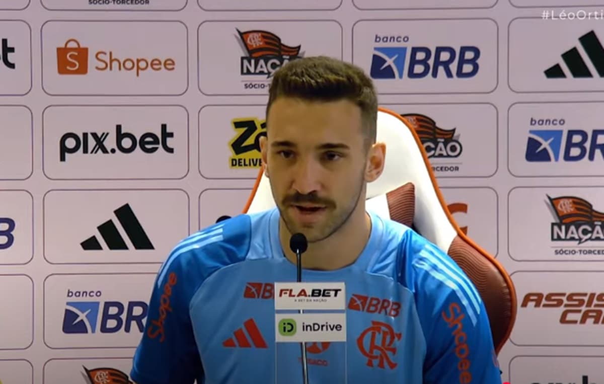 léo ortiz em coletiva no ninho do urubu