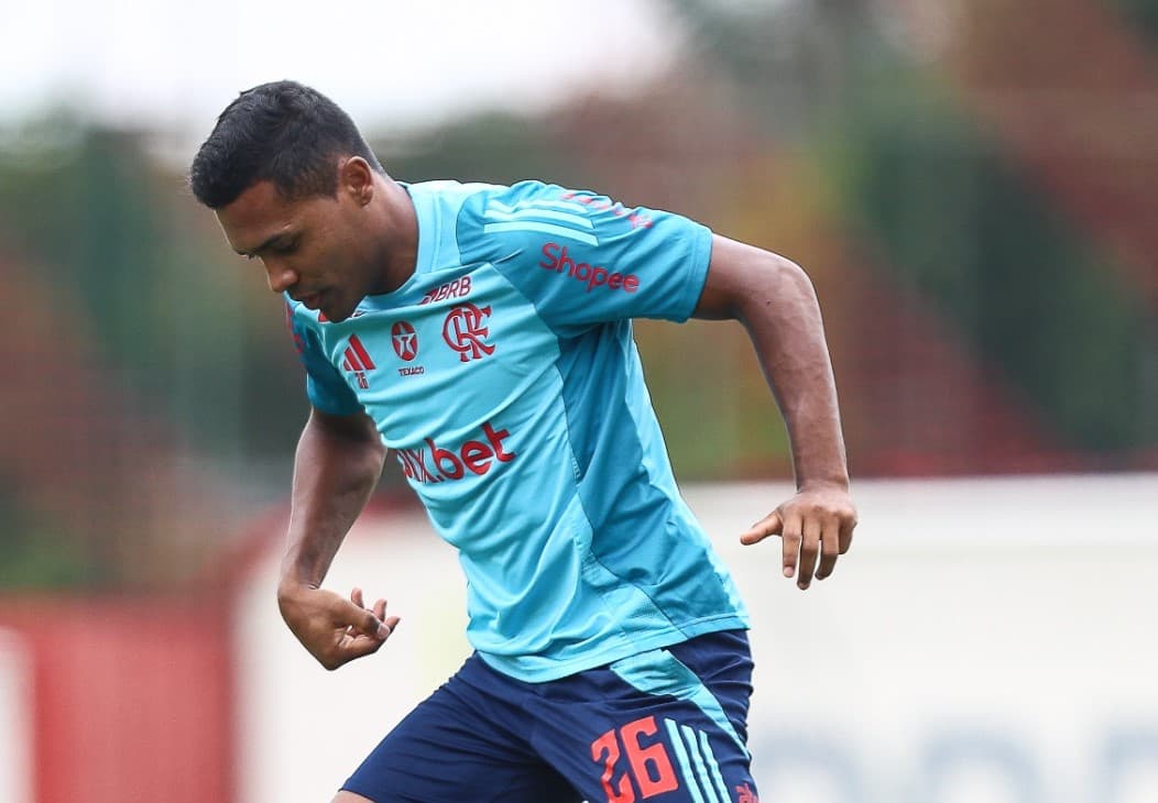 Alex Sandro em treinamento do Flamengo