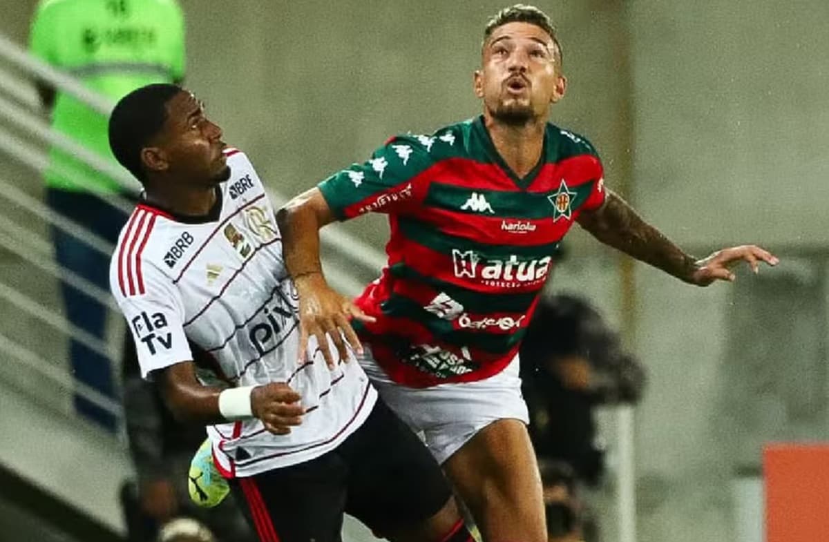 lorran disputa bola em portuguesa-rj x flamengo