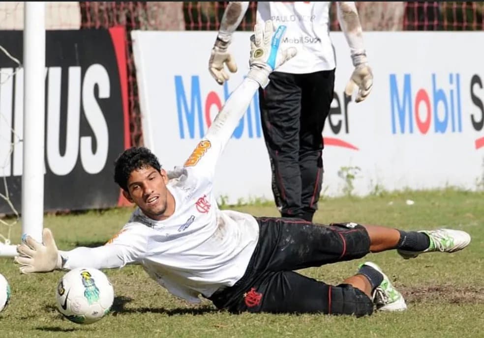Marcelo Carné treinando com camisa do Flamengo