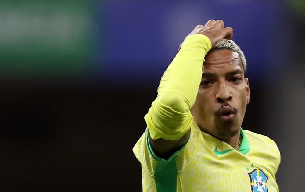 matheus pereira em jogo da seleção brasileira