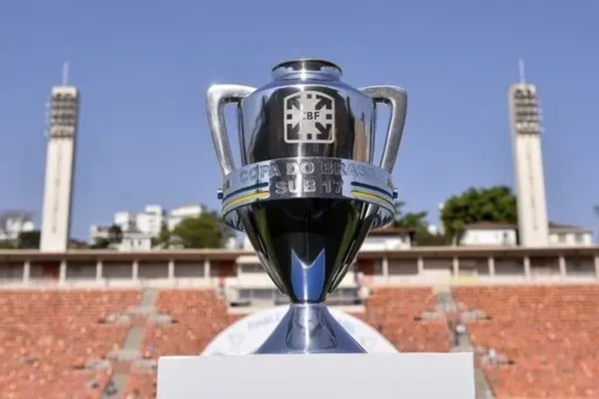 Imagem mostra a taça da Copa do Brasil Sub-17