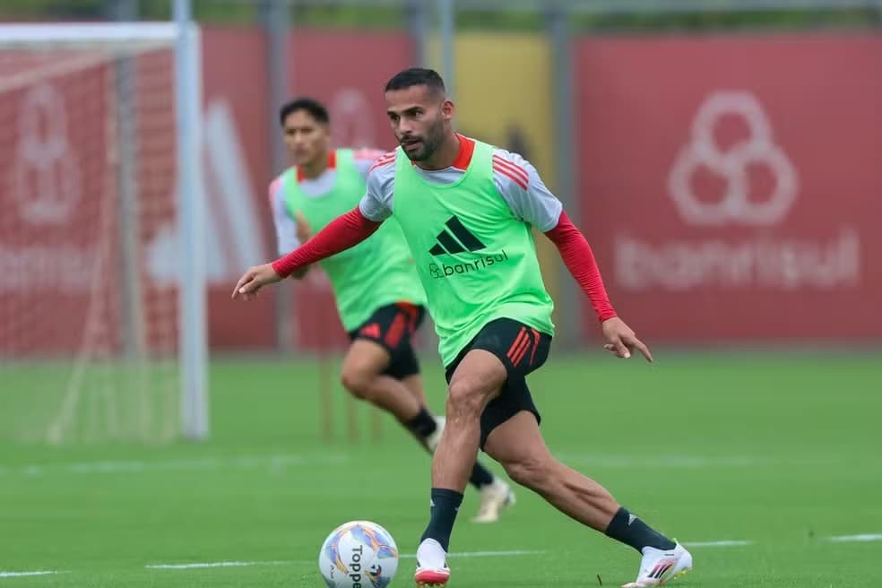 Thiago Maia treinando pelo Internacional