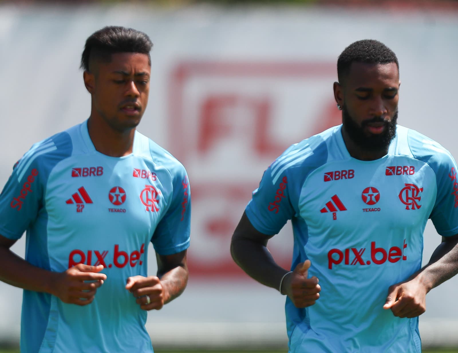 Bruno Henrique e Gerson em treino do Flamengo