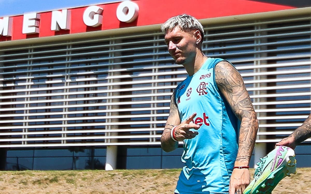 varela em treino do flamengo