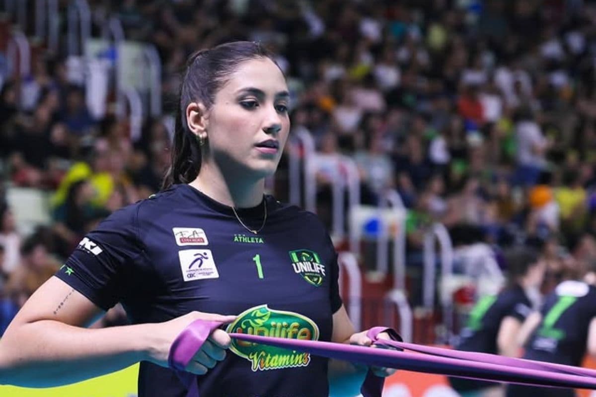 Vivian Lima, novo reforço do Sesc Flamengo, jogando pelo Unilife Maringá