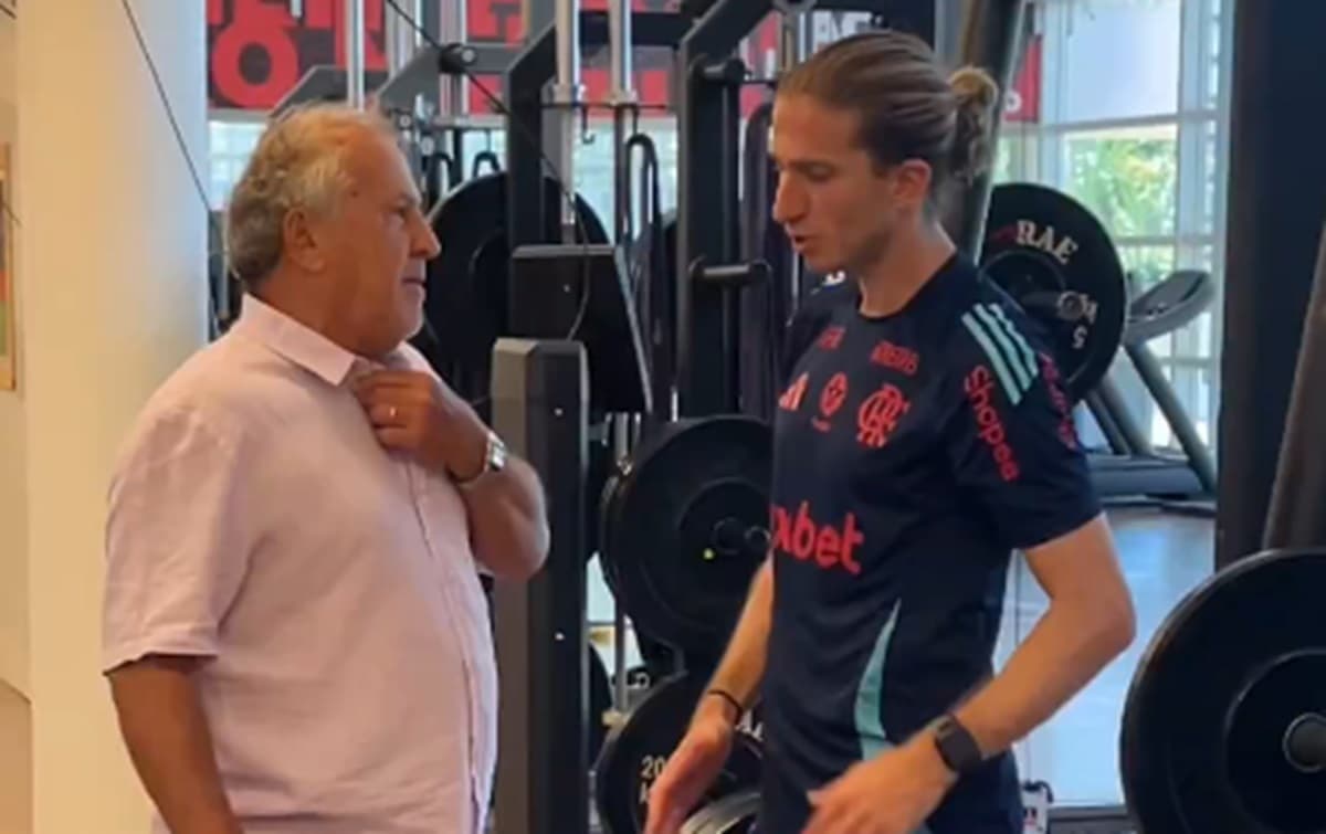 zico e filipe luís em ct do flamengo