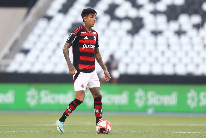 Erick Pulgar em campo pelo Flamengo no Engenhão