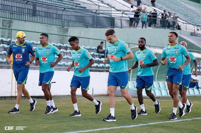 Léo Ortiz, Gerson e Alex Sandro aparecem juntos em imagem de treino da Seleção Brasieira