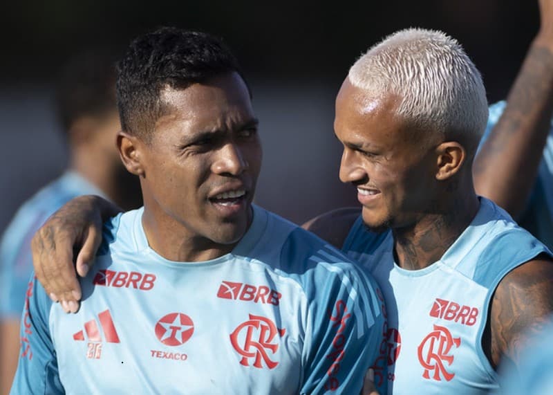 Alex Sandro e Wesley em treino do Flamengo
