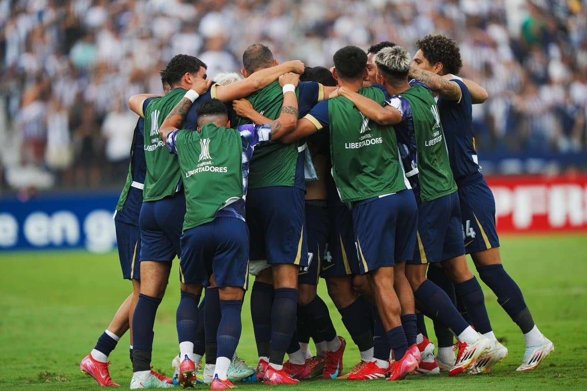 Jogadores do Alianza Lima comemorando