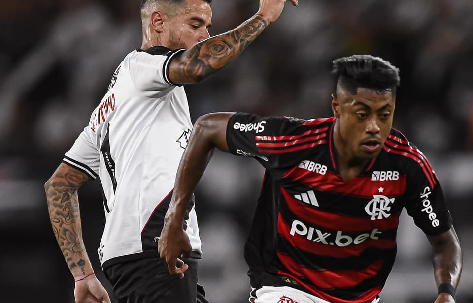bruno henrique em jogo do flamengo contra o vasco