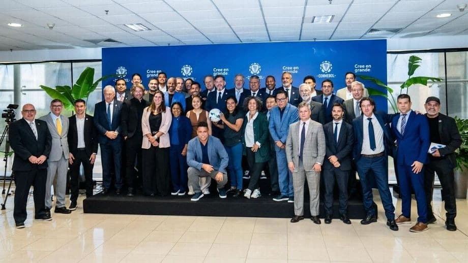 Ronaldo, Lugano, Tevez e Léo Moura marcaram presença em evento da Conmebol