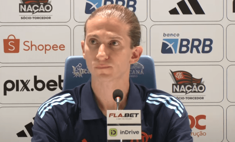 Filipe Luís durante a coletiva de Flamengo x Internacional