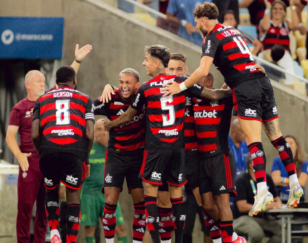 Flamengo comemora gol no clássico