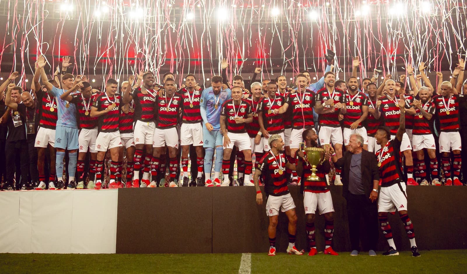 Flamengo Internacional troca de faixas.