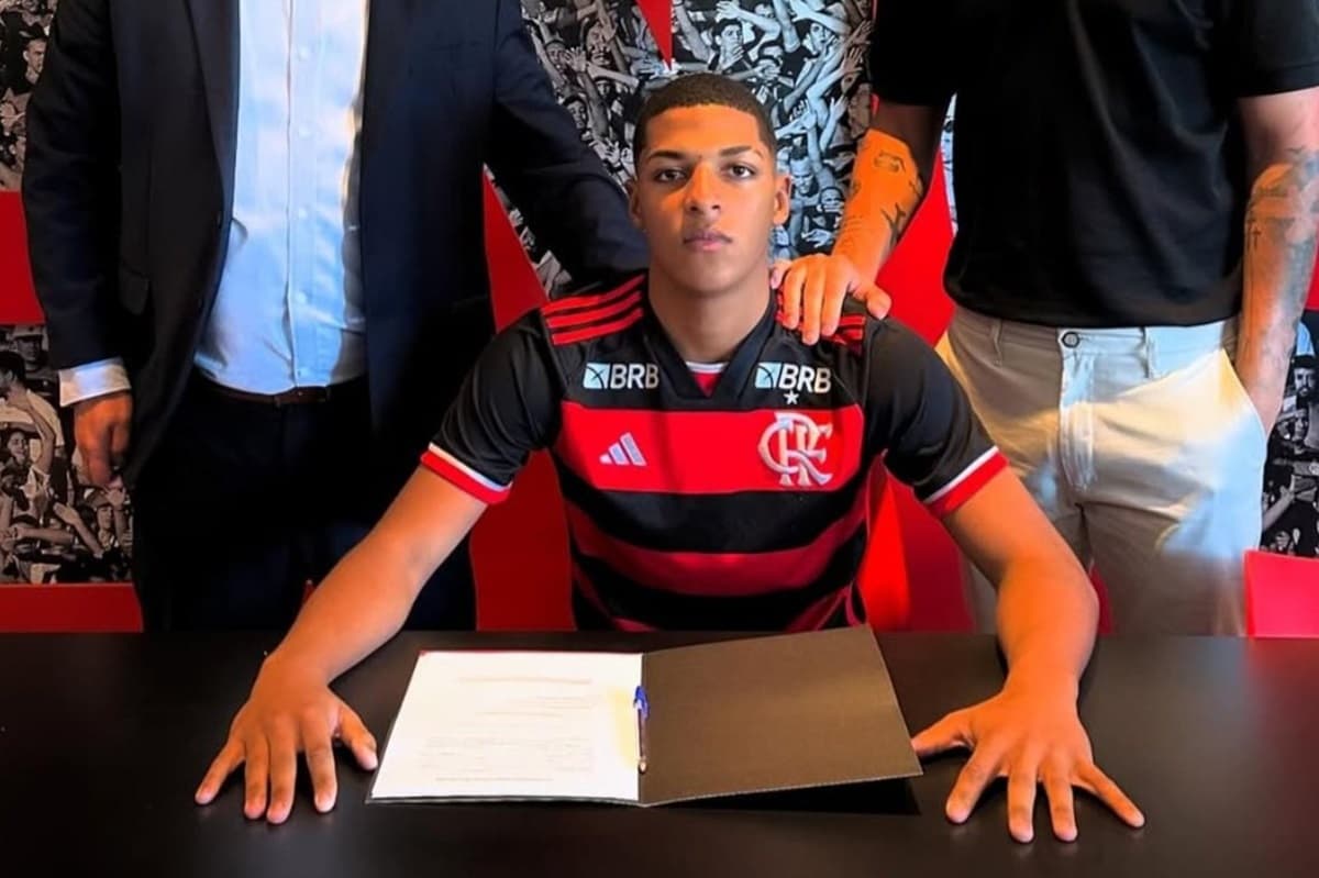 Kaio Gomes assina contrato com o Flamengo