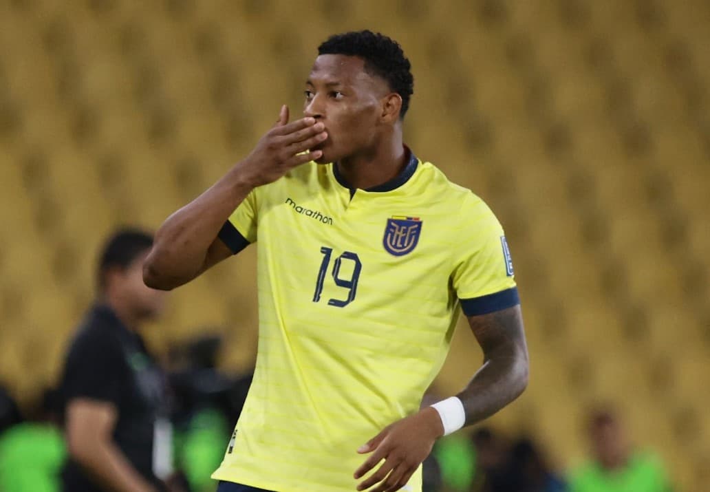 Gonzalo Plata comemora gol pelo Equador