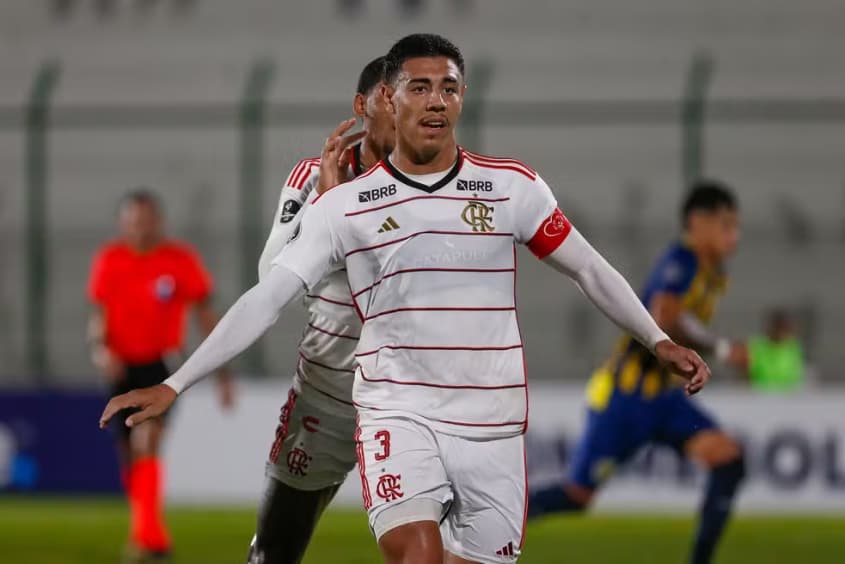 Iago em campo pelo Flamengo